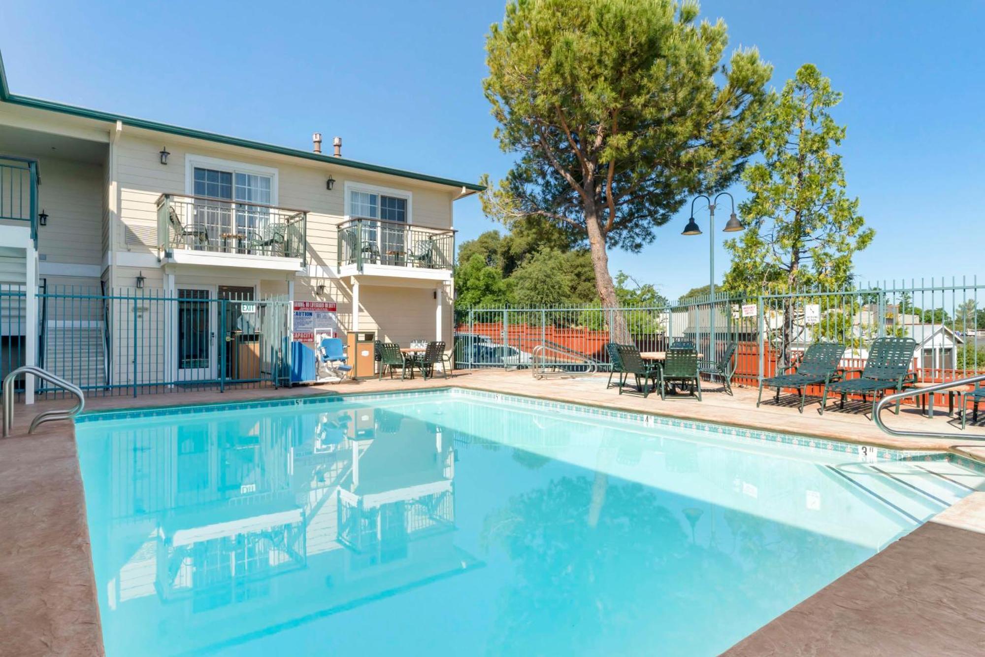 Best Western Cedar Inn & Suites Angels Camp Εξωτερικό φωτογραφία